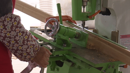 西兰乡亨嘉竹木制品精深加工项目进入试生产阶段，工艺品销售蓄势待发