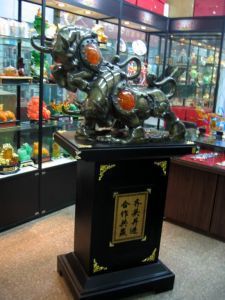 工艺品销售的艺术 探访杭州礼品城礼想工艺品商行