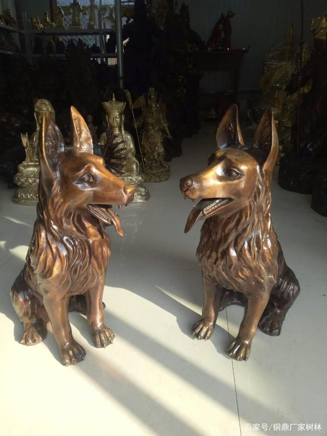 铸铜大小号仿真狗雕塑 艺术与生活交融的室内外装饰工艺品